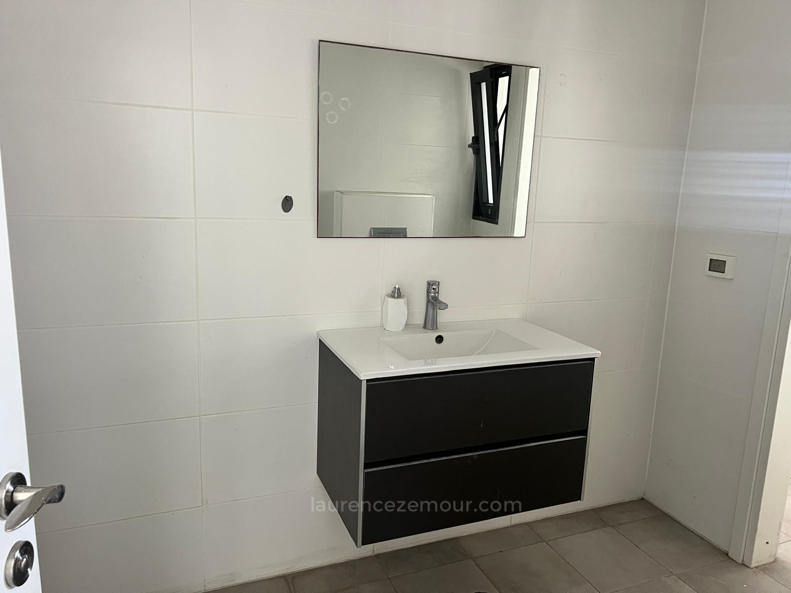 Apartamento 5 cômodos Herzliya Centro da cidade 60-IBL-1467