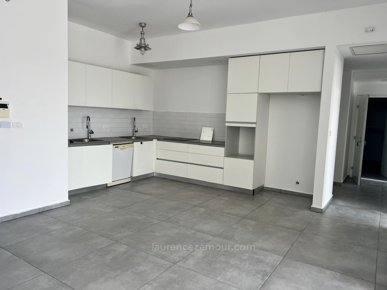 Apartamento 5 cômodos Herzliya Centro da cidade 60-IBL-1467