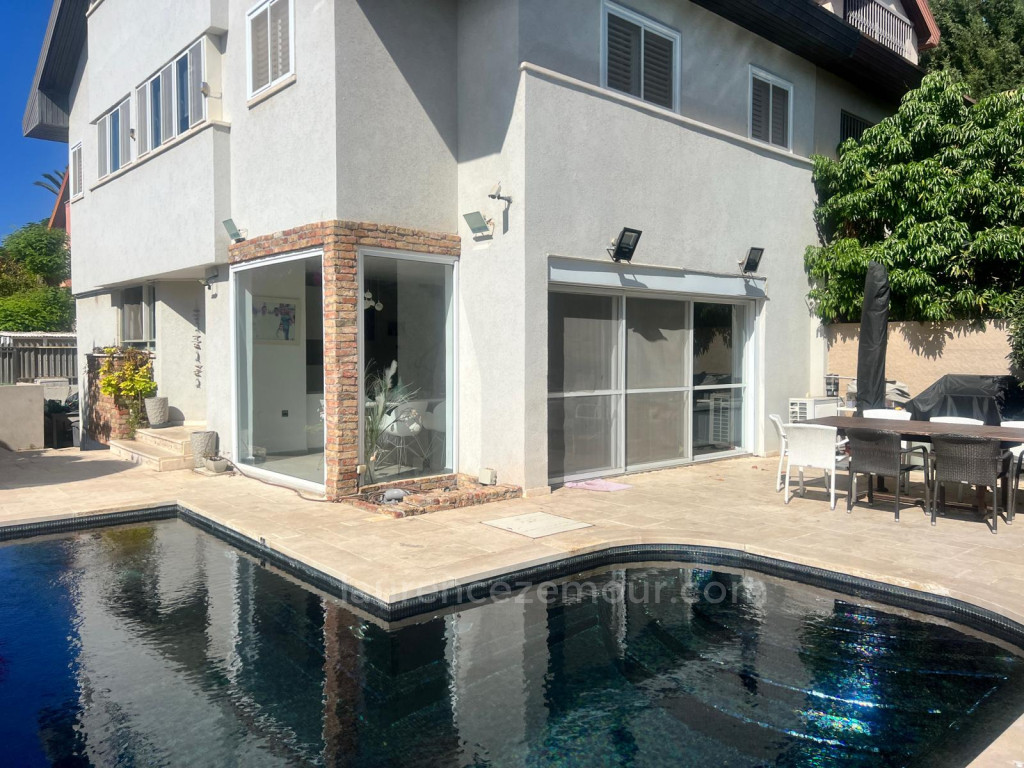 Casa de campo 6 cômodos Raanana 2005 60-IBL-1469