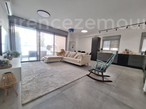 Venda Apartamento Raanana