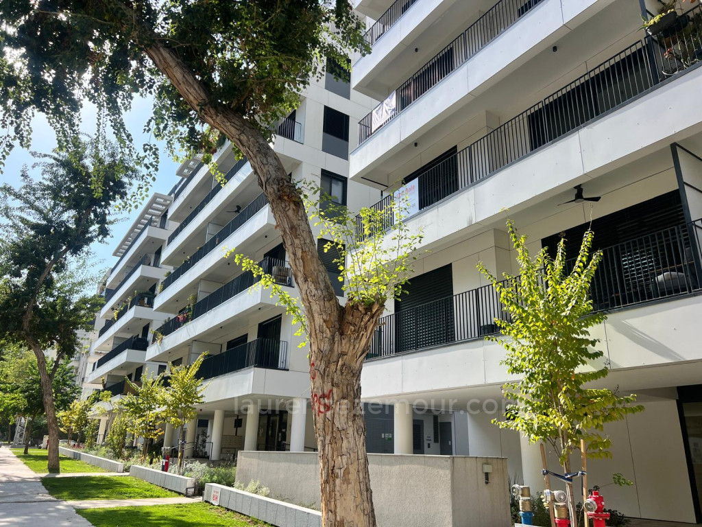 Apartamento 5 cômodos Tel Aviv Kikar Hamedina 60-IBL-1478