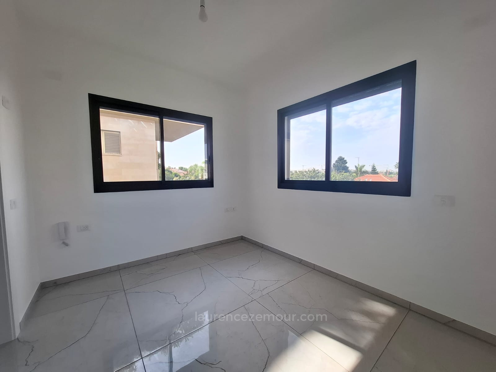 Apartamento 3 cômodos Raanana Est 60-IBL-1482