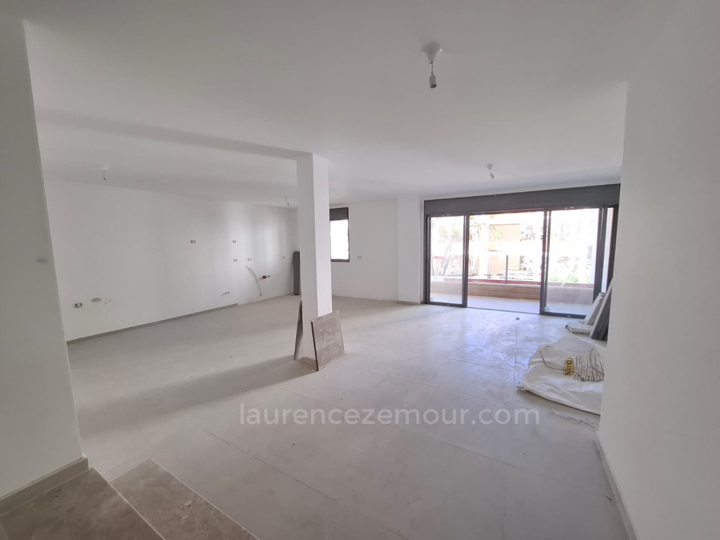 Apartamento 4 cômodos Raanana Perto do centro 60-IBL-1488