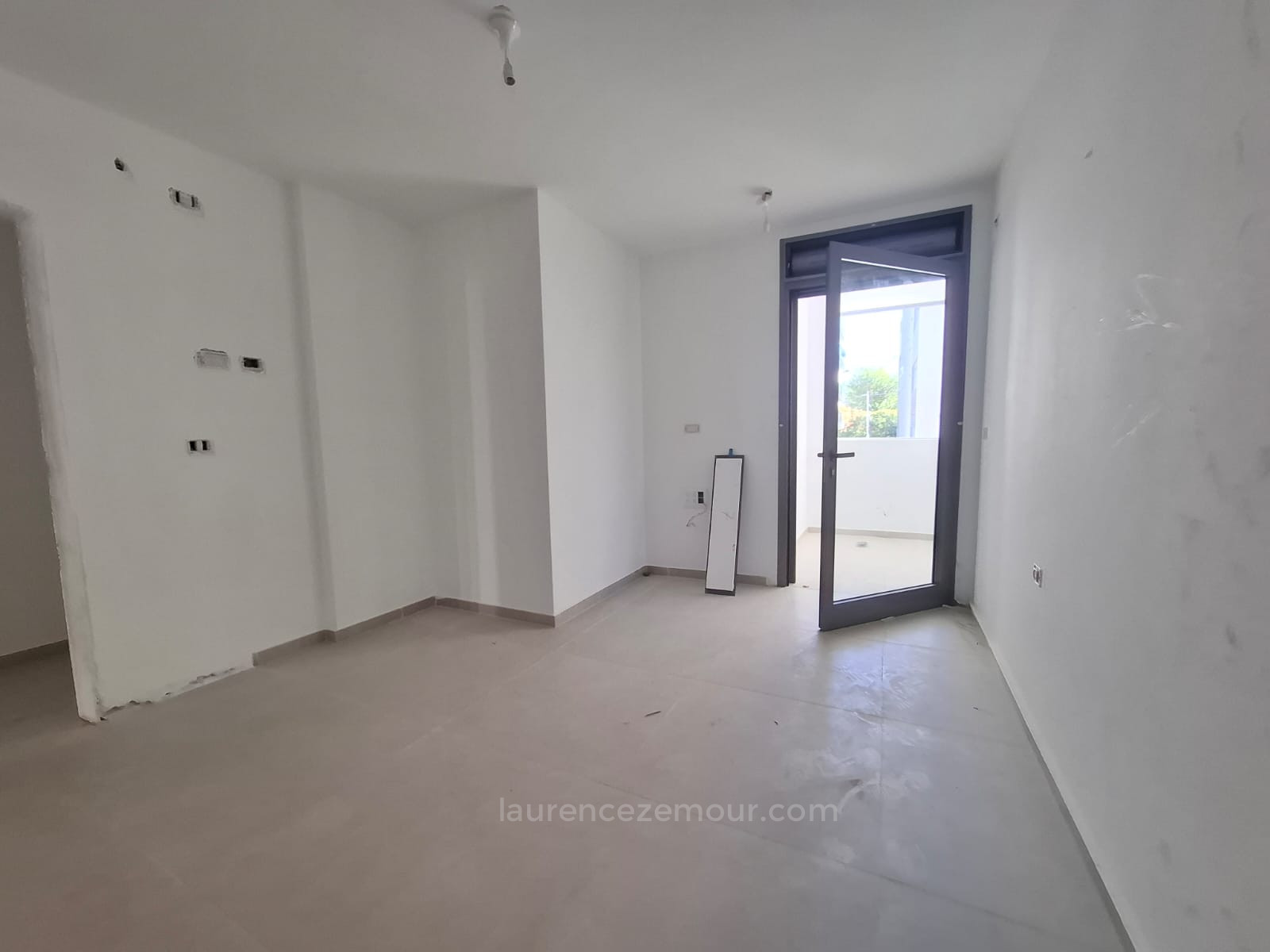 Apartamento 4 cômodos Raanana Perto do centro 60-IBL-1488