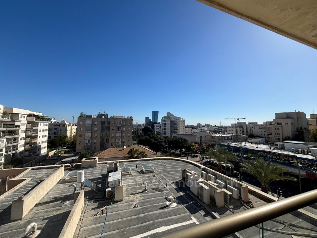 Apartamento 2 cômodos Raanana Perto da prefeitura 60-IBL-1495