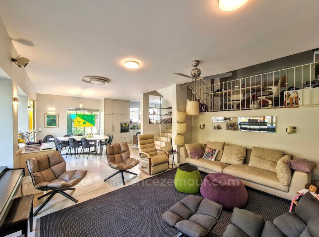 Casa de campo 7.5 cômodos Raanana Perto do centro 60-IBL-1498