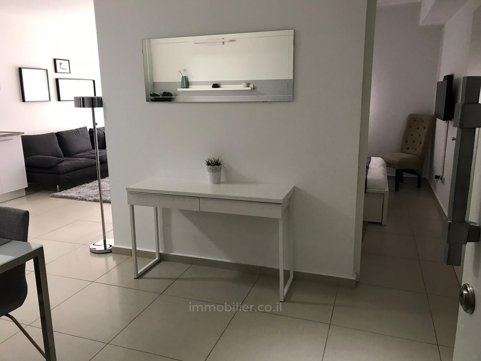 Apartamento 3 cômodos  Tel Aviv Centro da cidade 601-IBL-7