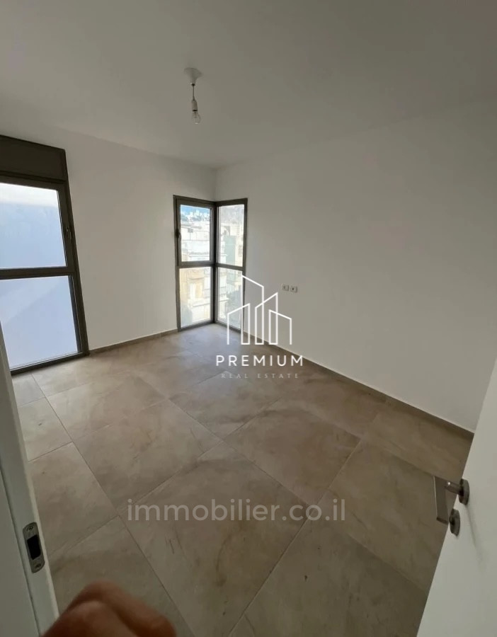 Apartamento 5 cômodos Tel Aviv Dizengof 627-IBL-18