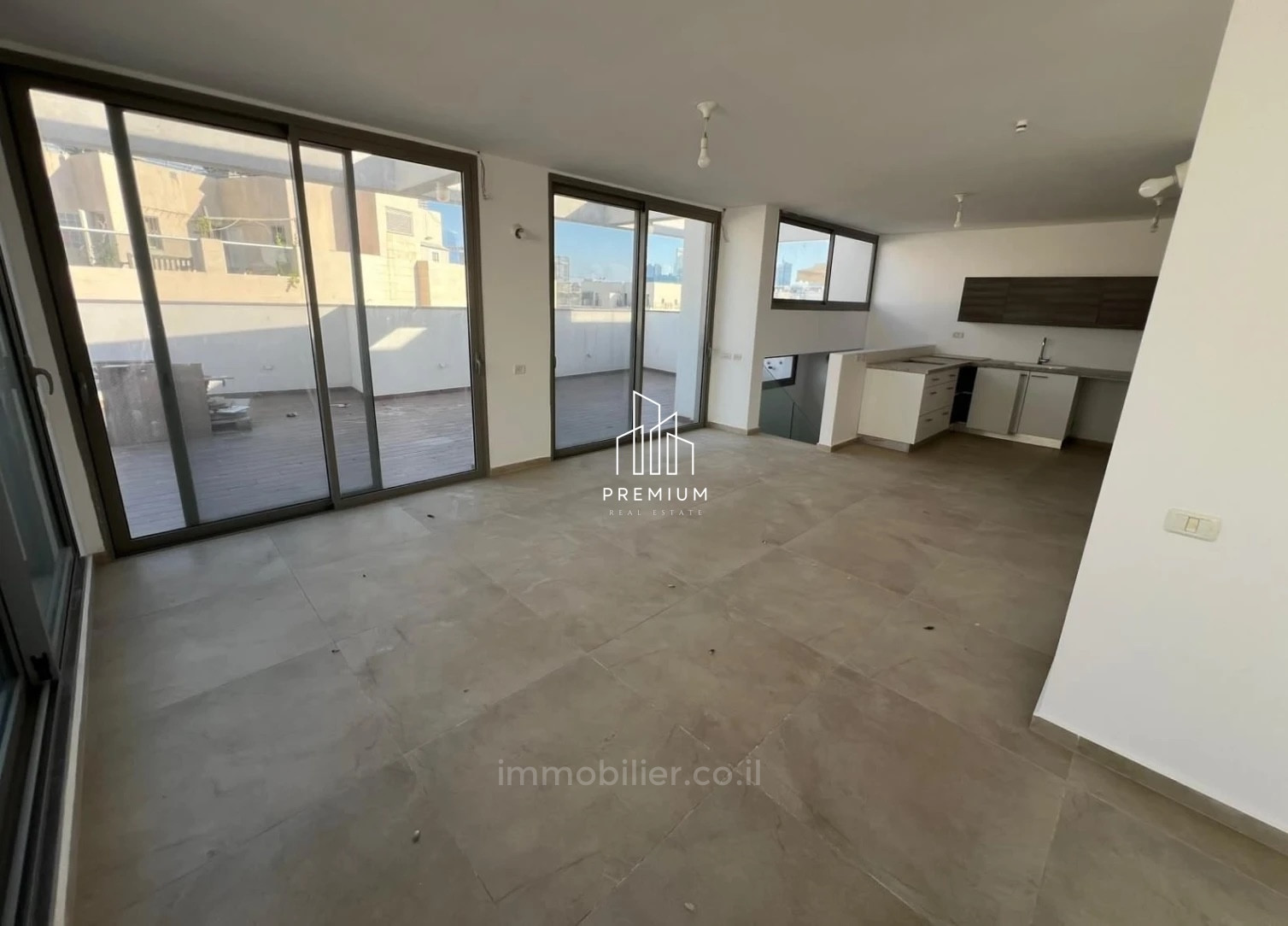 Apartamento 5 cômodos Tel Aviv Dizengof 627-IBL-18