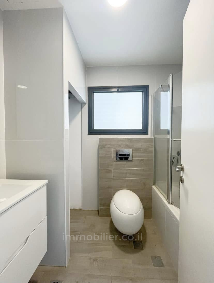 Apartamento 4 cômodos Tel Aviv Primeira linha de mar 627-IBL-24