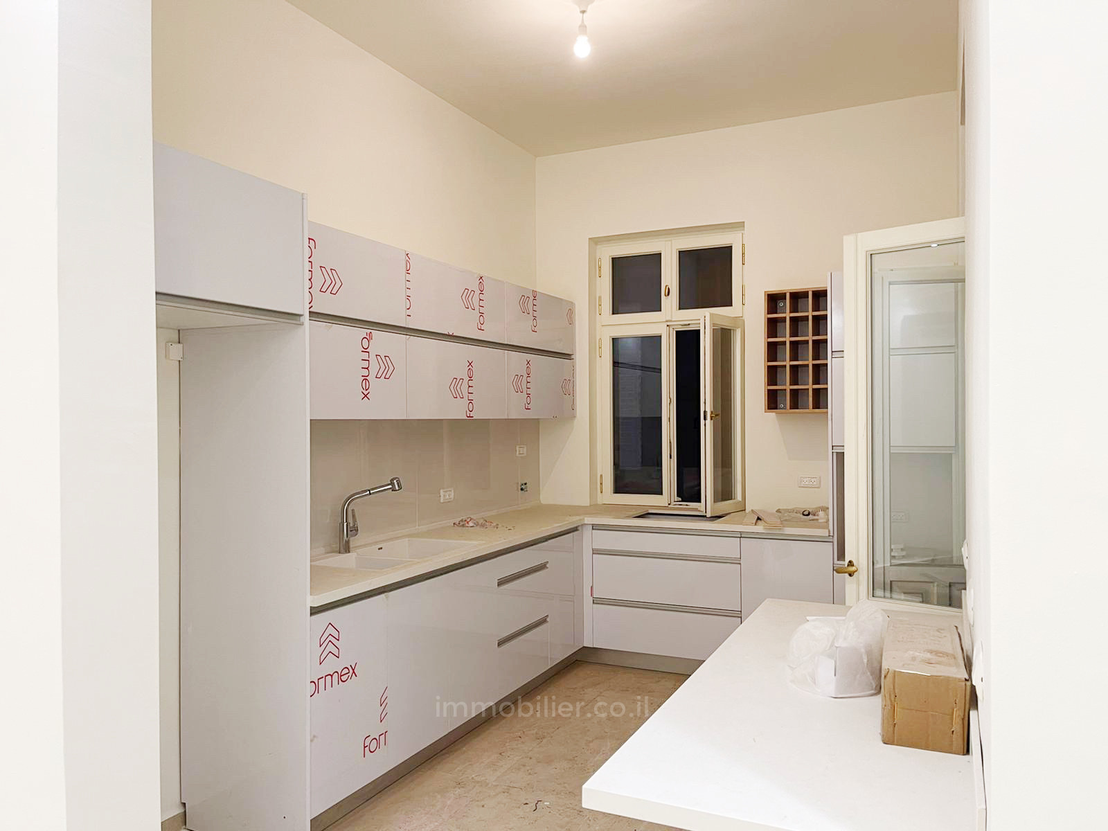 Casarão 3 cômodos Tel Aviv Primeira linha de mar 627-IBL-25