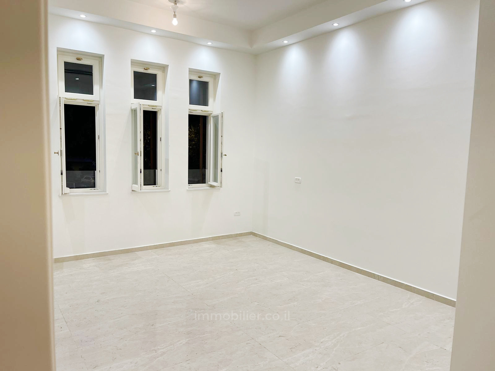 Casarão 3 cômodos Tel Aviv Primeira linha de mar 627-IBL-25