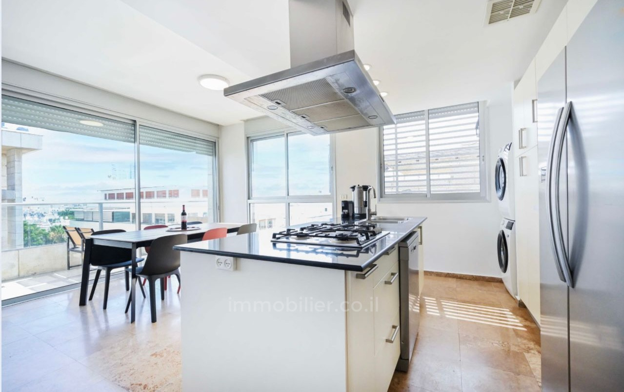 Apartamento 4 cômodos Tel Aviv Primeira linha de mar 627-IBL-28