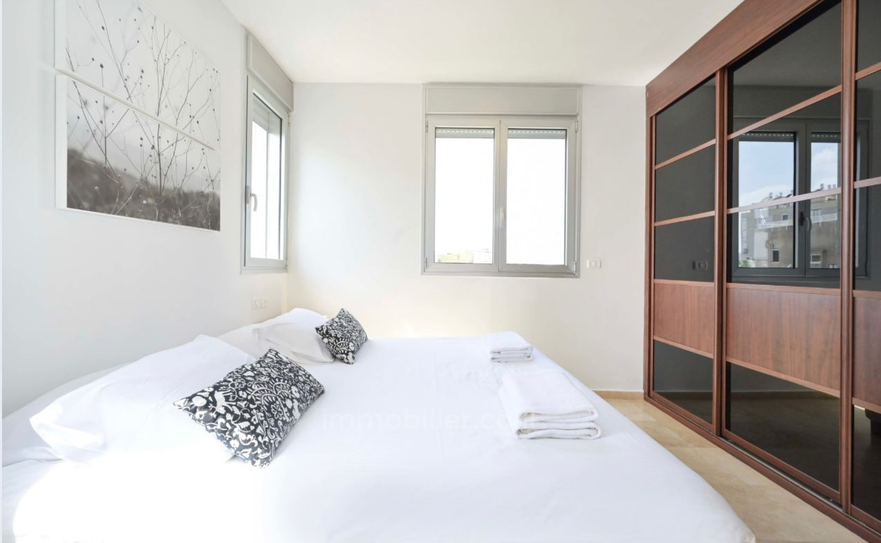 Apartamento 4 cômodos Tel Aviv Primeira linha de mar 627-IBL-28