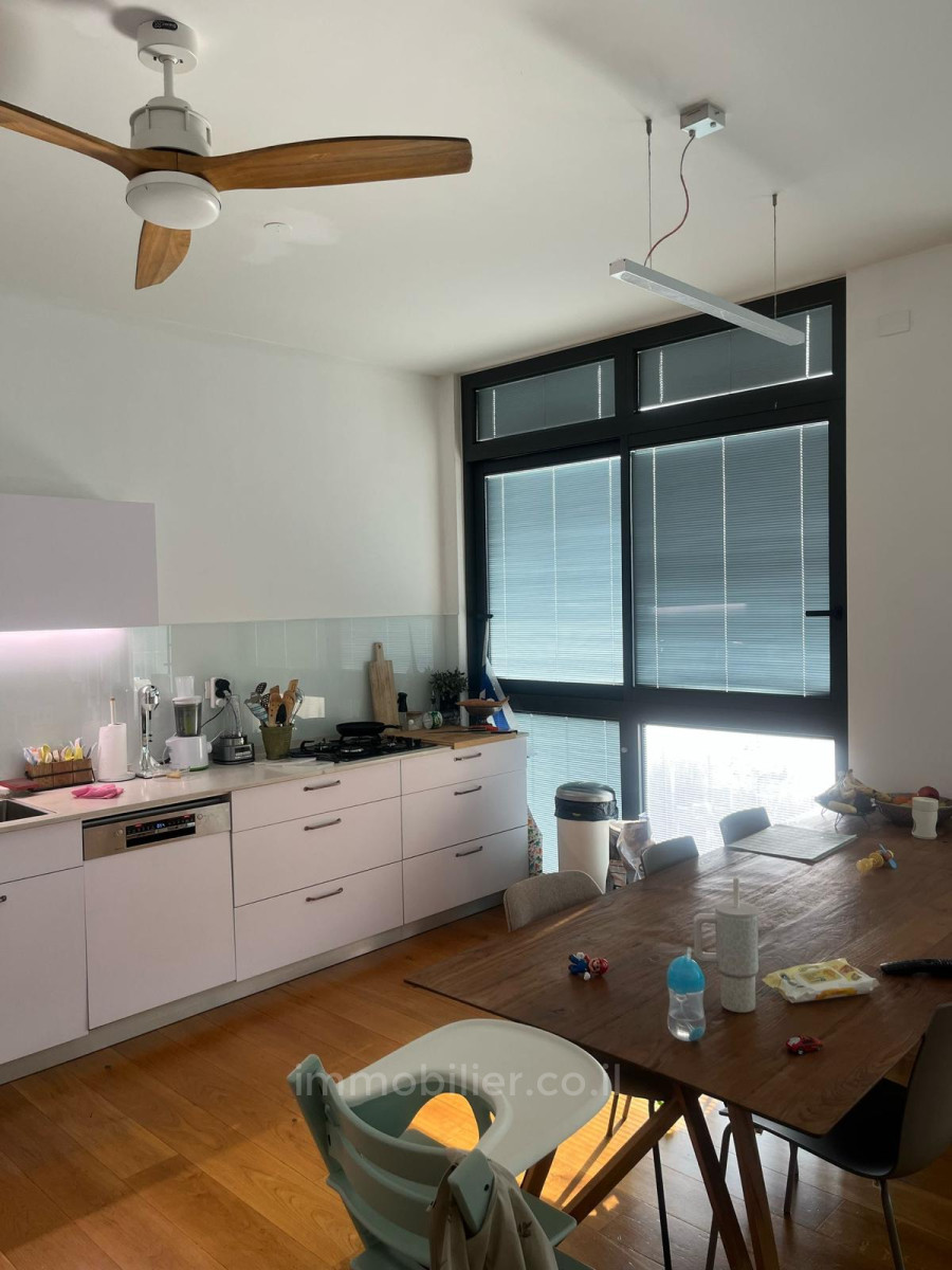 Apartamento 4 cômodos Tel Aviv Primeira linha de mar 627-IBL-33