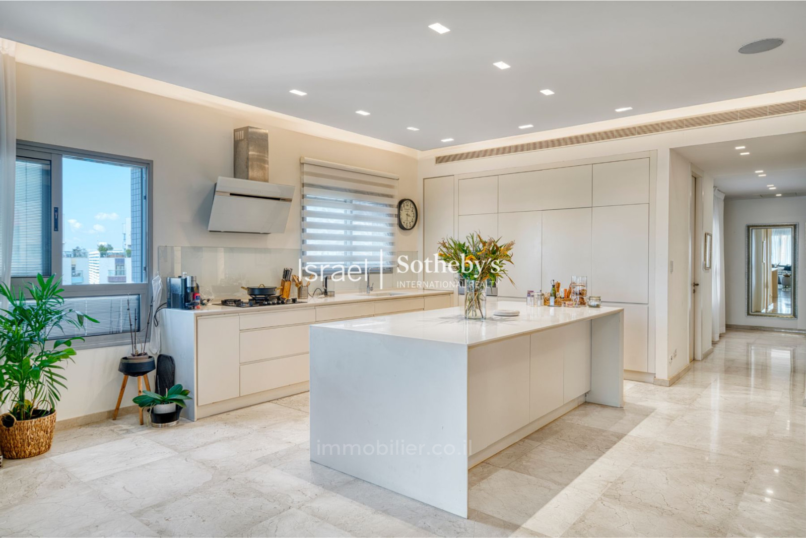 Apartamento 4 cômodos Tel Aviv Tsouk Beach 651-IBL-62