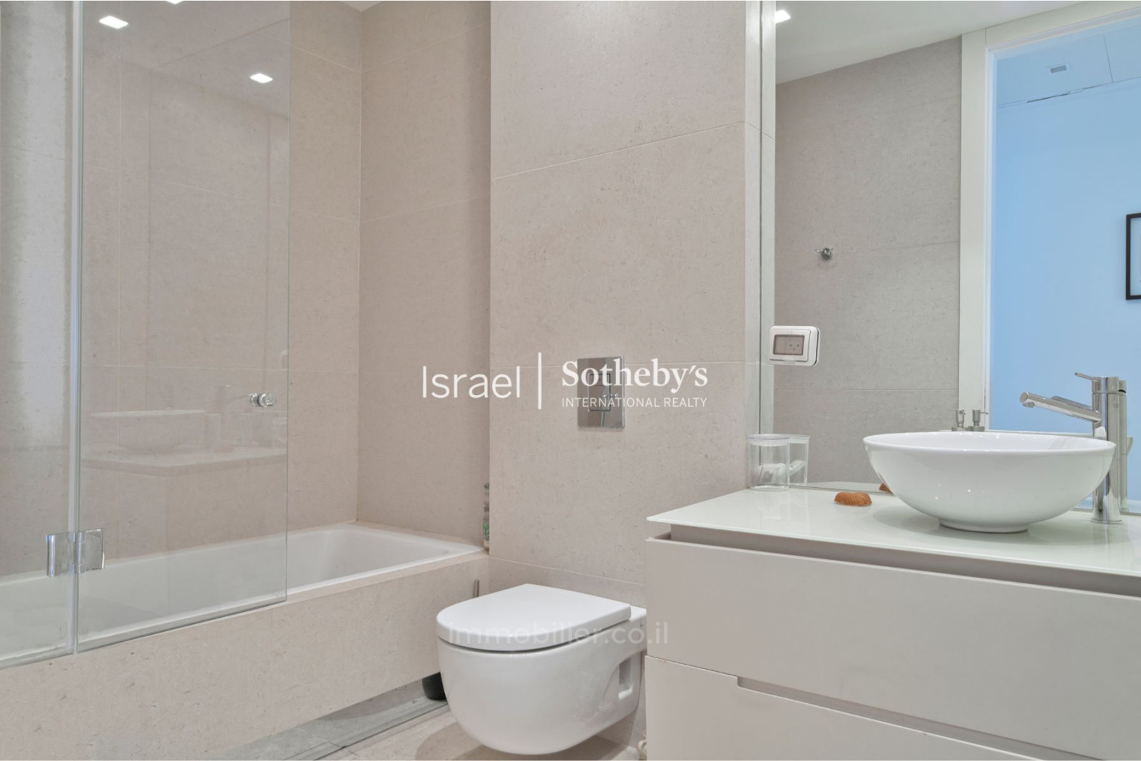 Apartamento 4 cômodos Tel Aviv Tsouk Beach 651-IBL-62