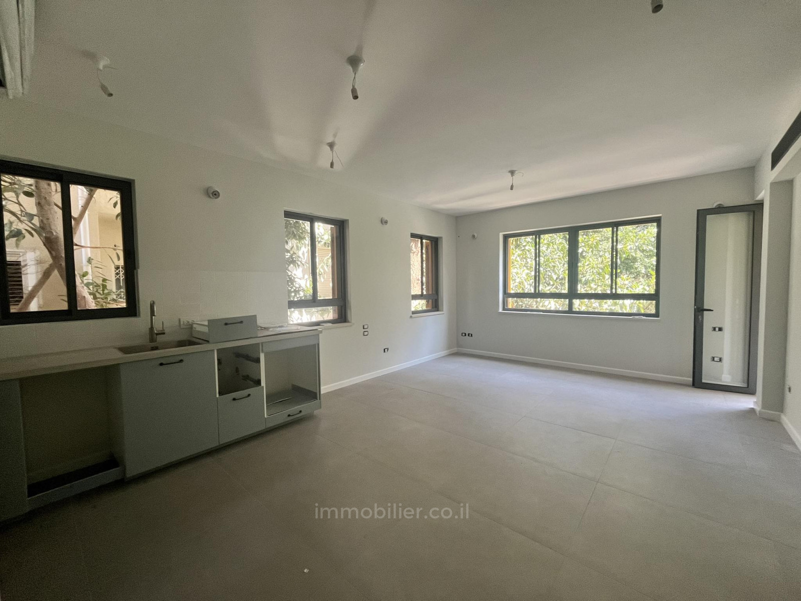 Apartamento 4 cômodos Tel Aviv Lev Tel-Aviv 804-IBL-3