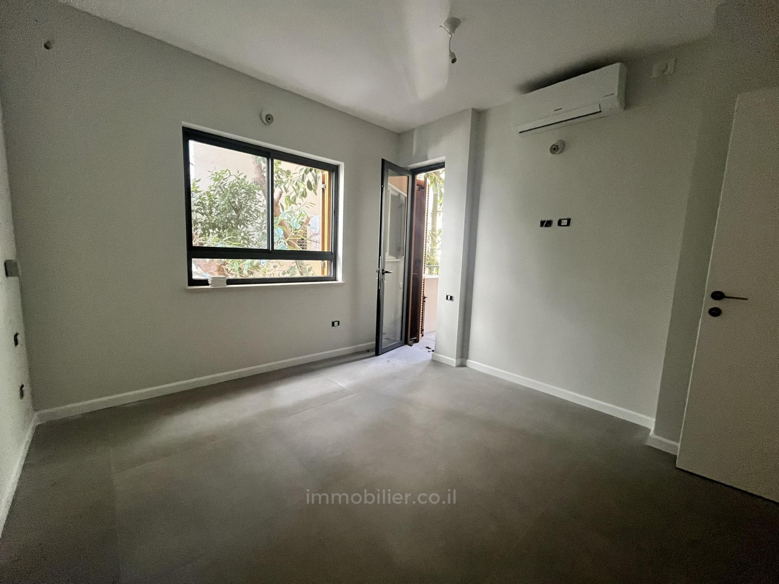 Apartamento 4 cômodos Tel Aviv Lev Tel-Aviv 804-IBL-3