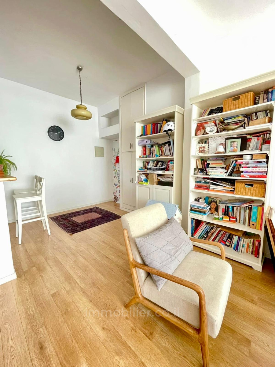Apartamento 2.5 cômodos Tel Aviv Lev Tel-Aviv 804-IBL-74