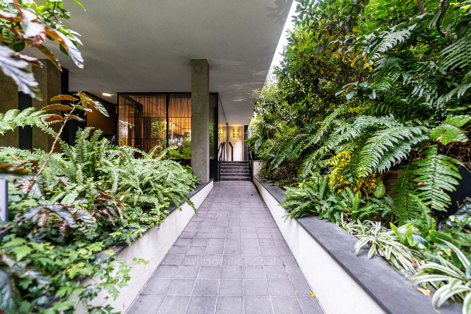 Apartamento 4 cômodos Tel Aviv Rothshild 828-IBL-96