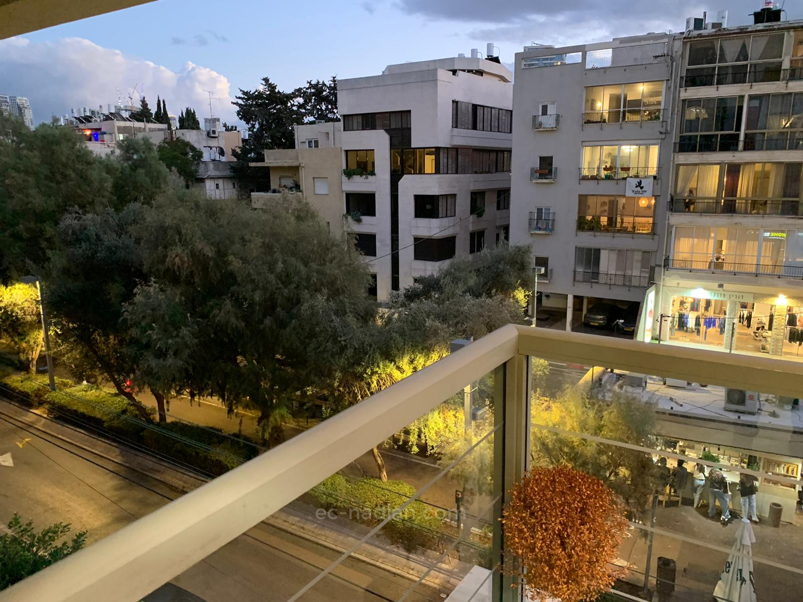 Apartamento 3 cômodos  Tel Aviv Região marítima 83-IBL-2518