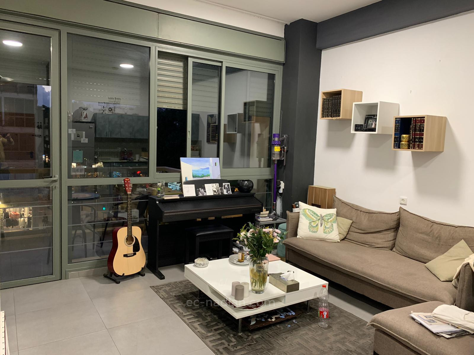 Apartamento 3 cômodos  Tel Aviv Região marítima 83-IBL-2518