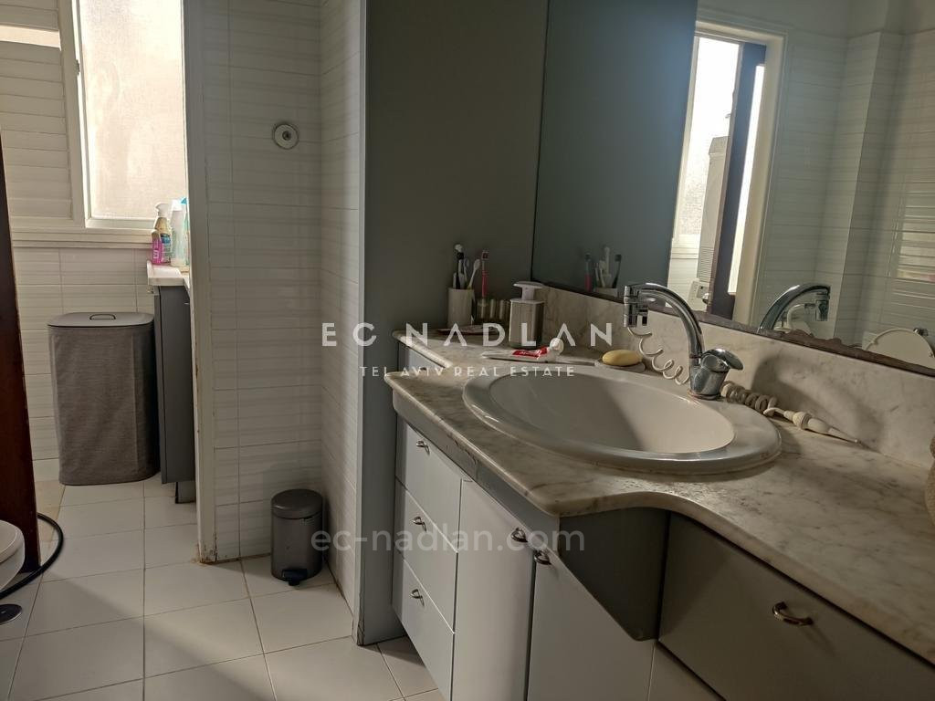 Apartamento 5 cômodos  Tel Aviv Bazel 83-IBL-2528