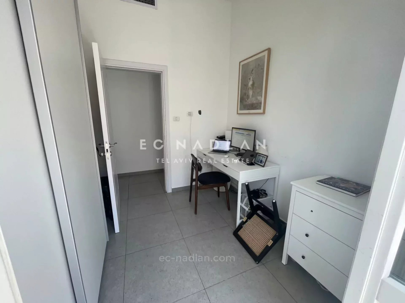 Apartamento 3 cômodos  Tel Aviv Nahalat binyamin 83-IBL-2540