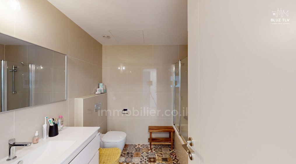 Apartamento 3 cômodos Tel Aviv Primeira linha de mar 833-IBL-6